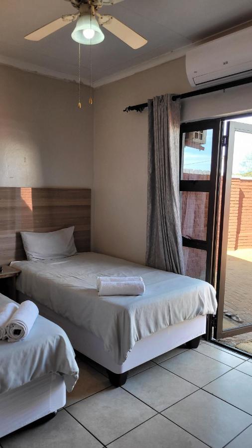 Pab-Love Guest House Kuruman Exterior photo
